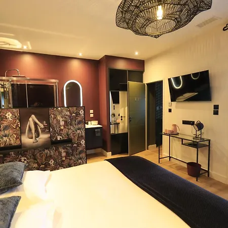 Les Trois Tours De Luxe Adult Only *