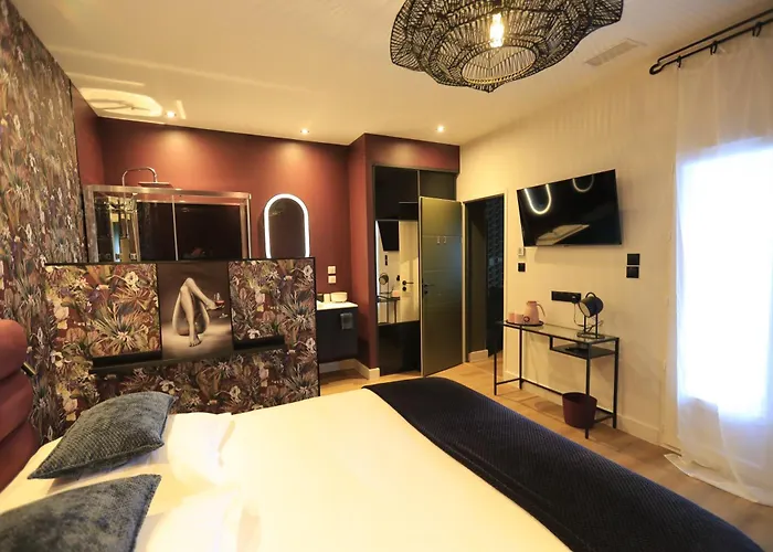 Les Trois Tours De Luxe Adult Only *